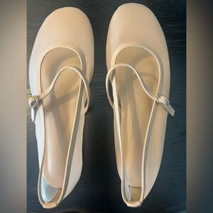 NWOT Tony Bianco Women's Cream Mary Jane Flats